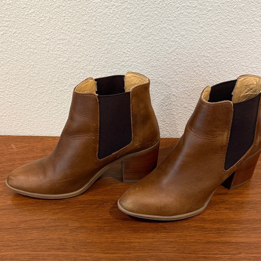 Nisolo Tan Leather Ankle Booties